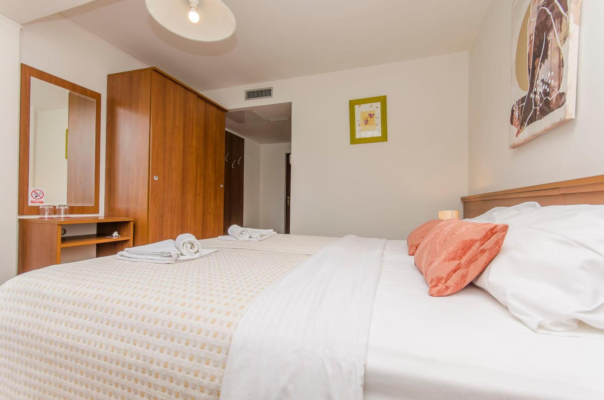 House Hotel Plava Laguna Tisno Exterior photo