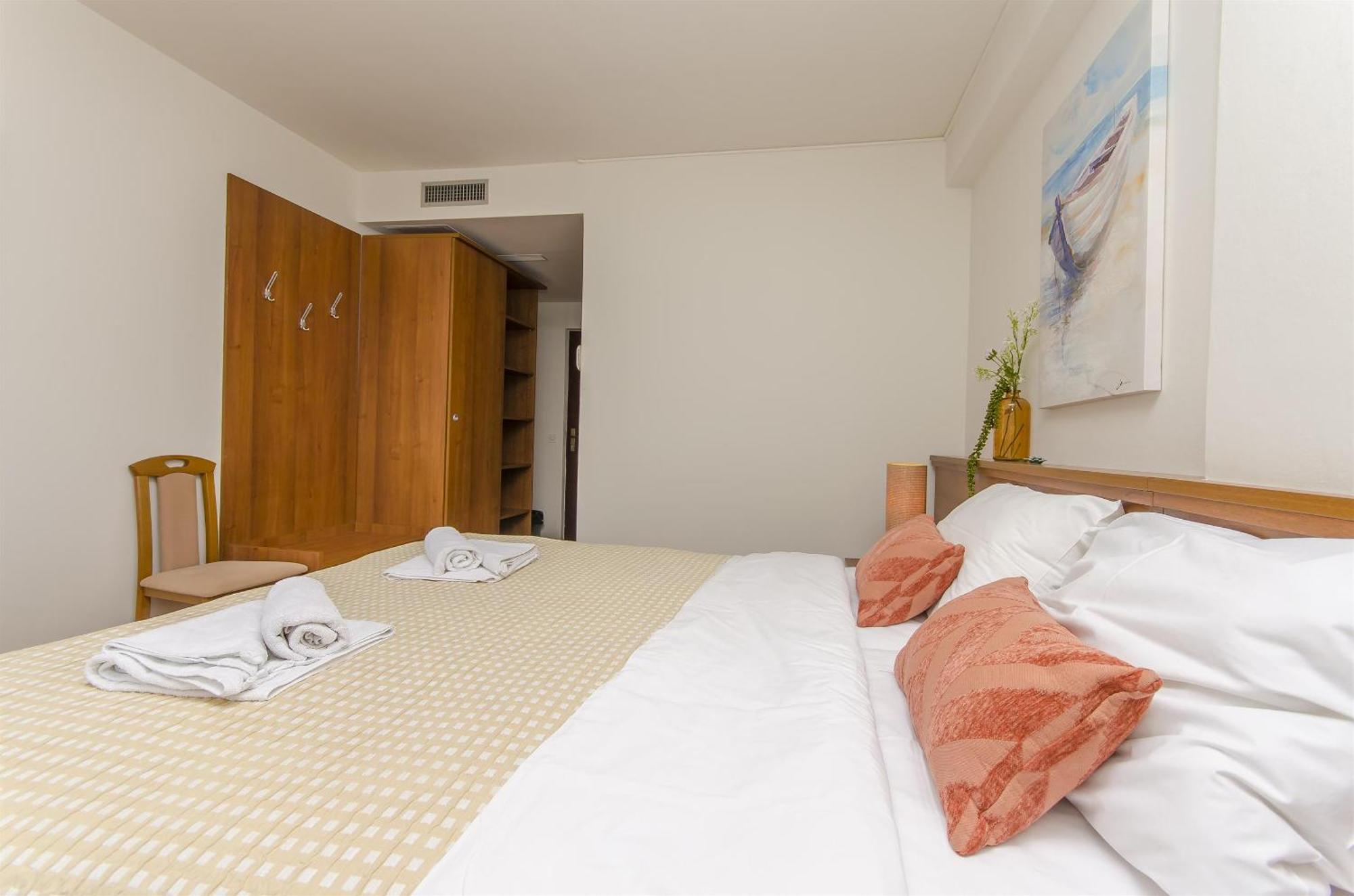 House Hotel Plava Laguna Tisno Exterior photo