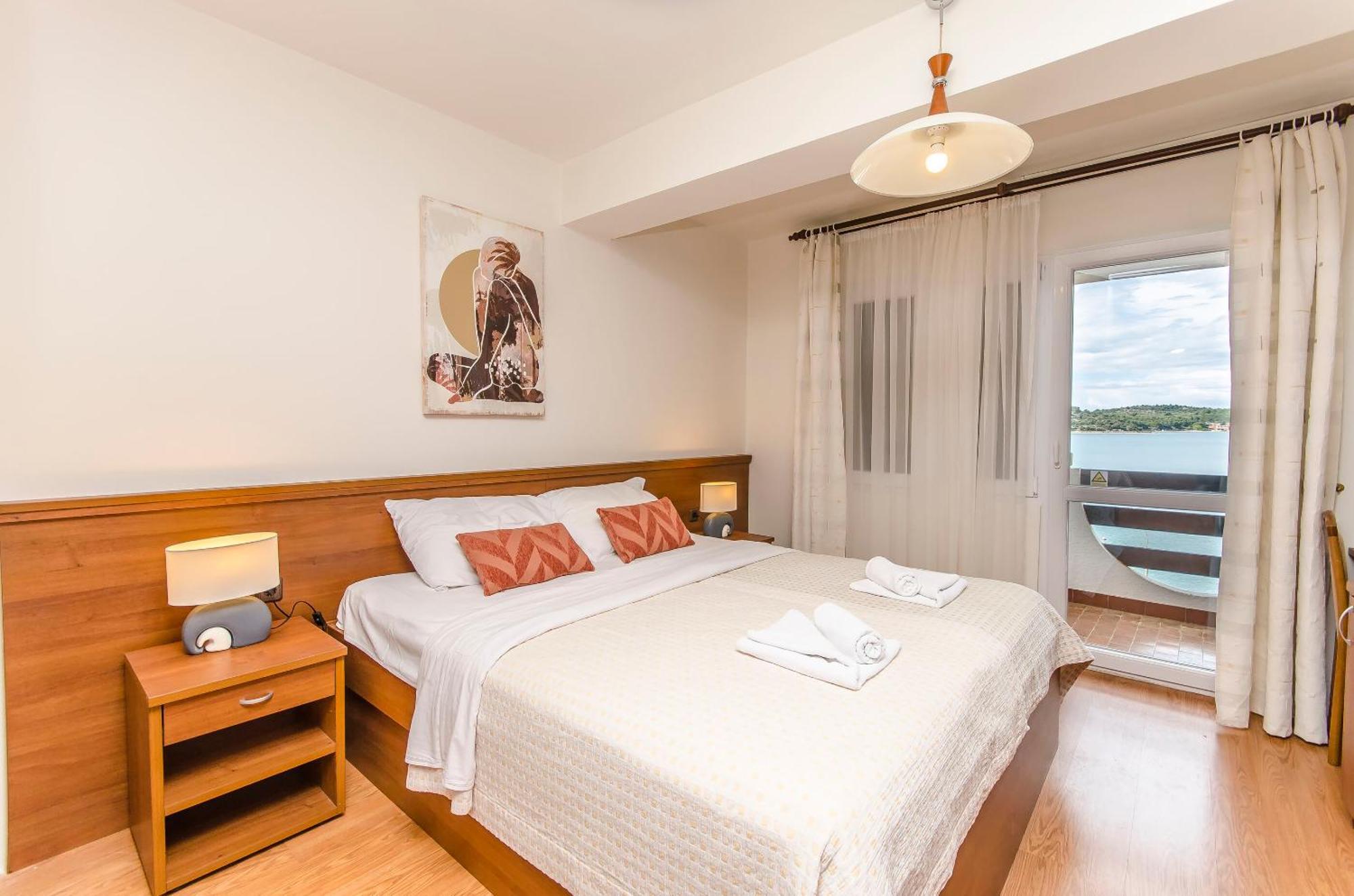 House Hotel Plava Laguna Tisno Exterior photo