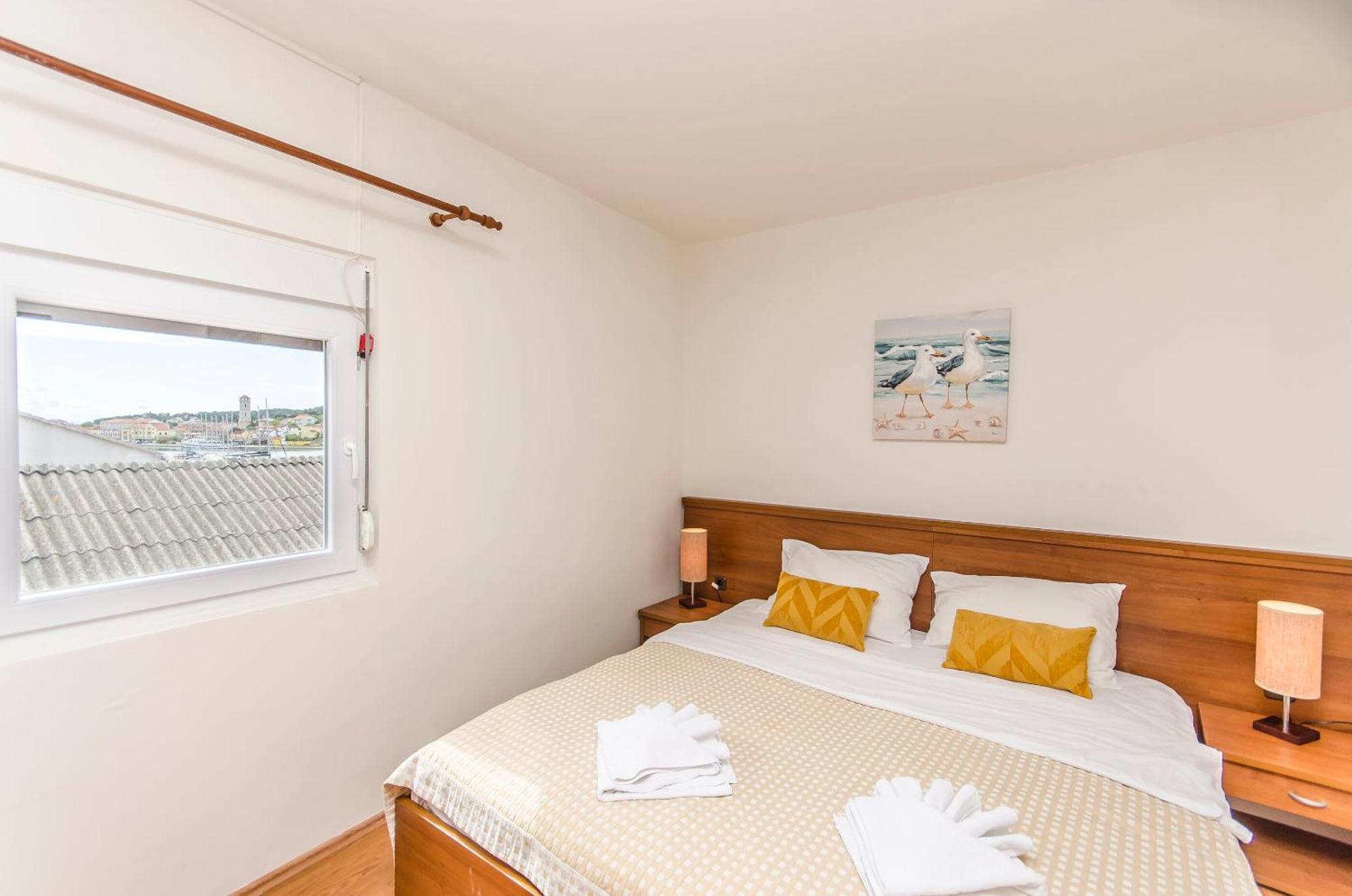 House Hotel Plava Laguna Tisno Exterior photo