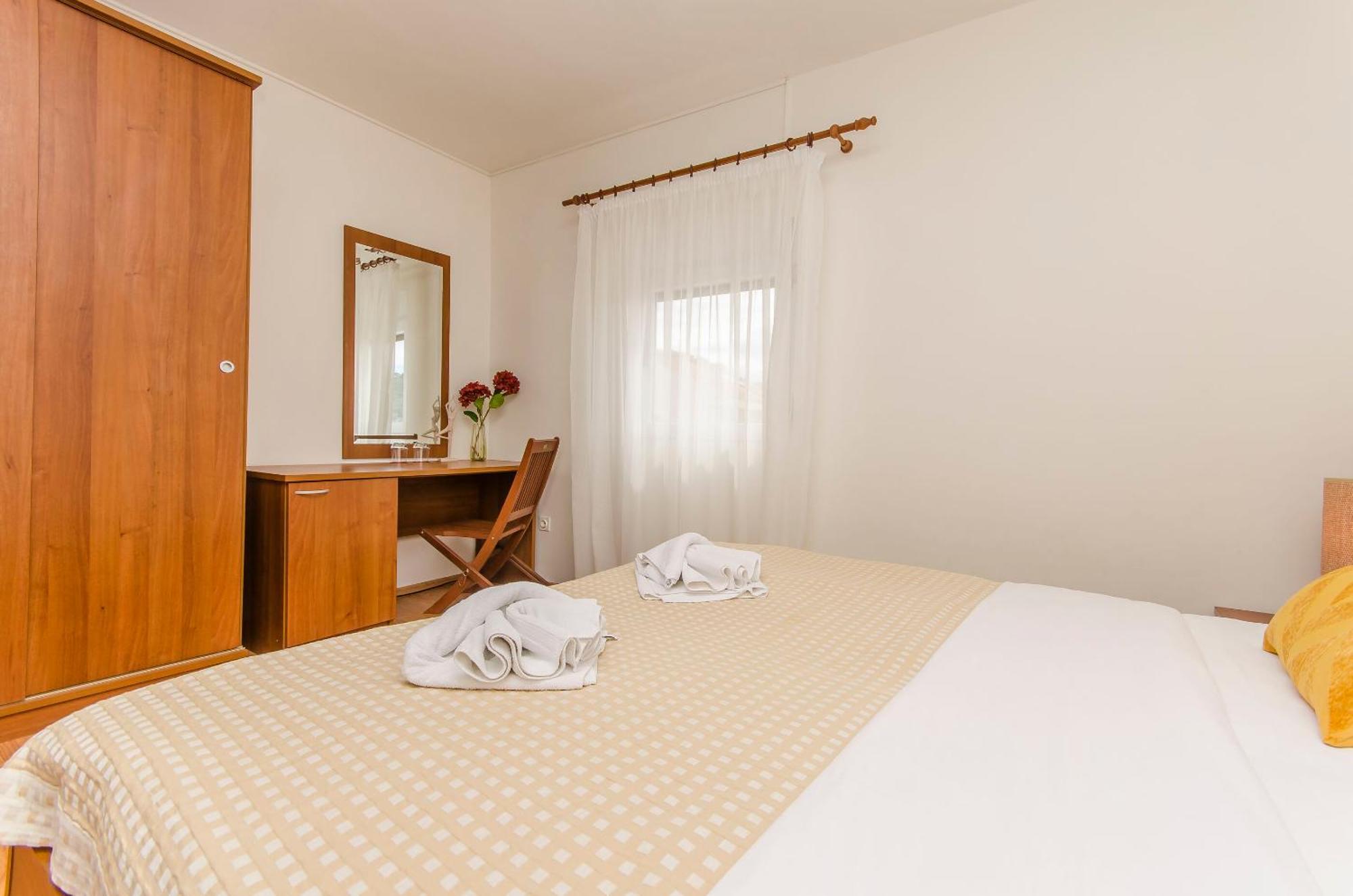 House Hotel Plava Laguna Tisno Exterior photo