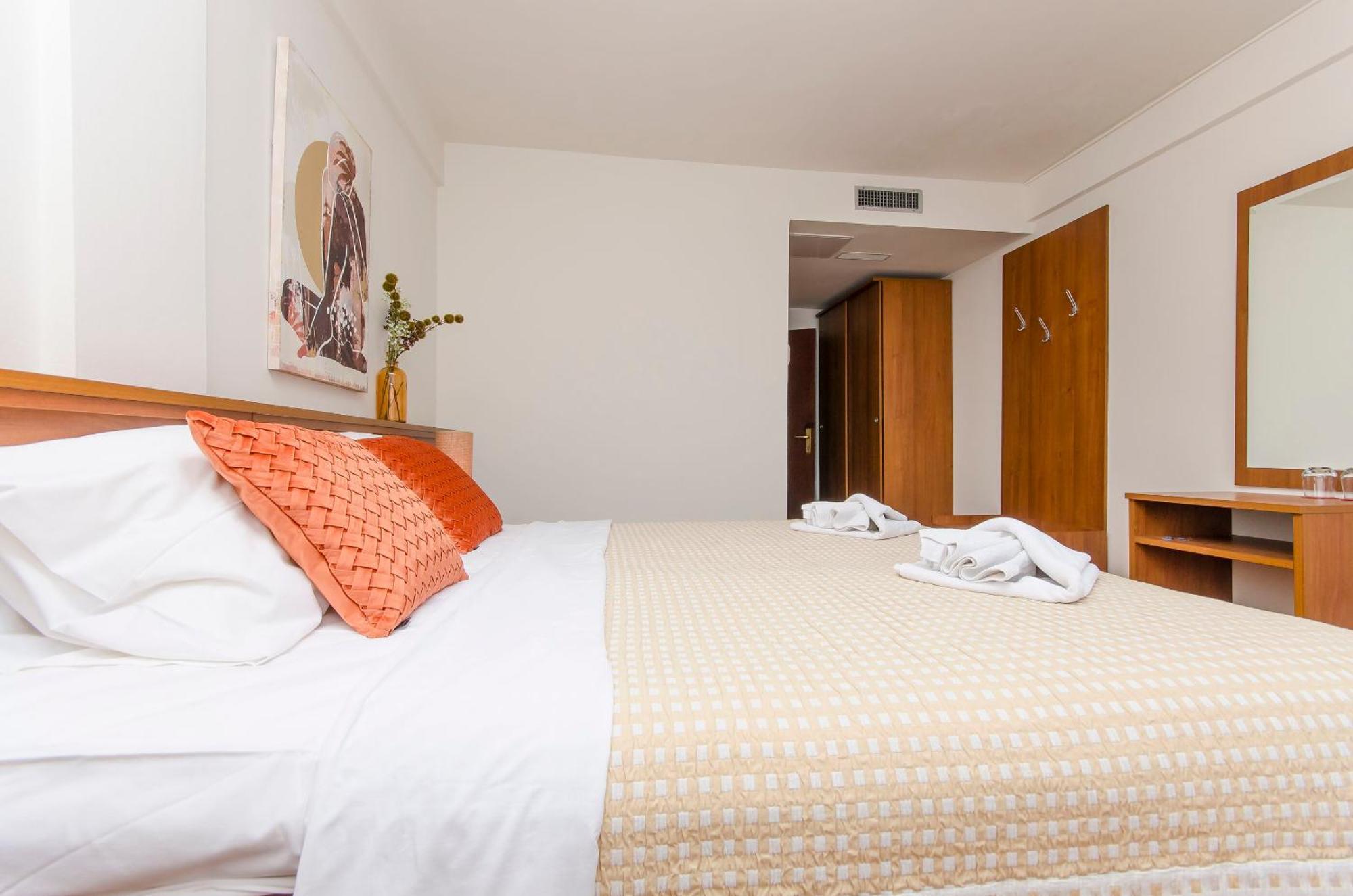 House Hotel Plava Laguna Tisno Exterior photo