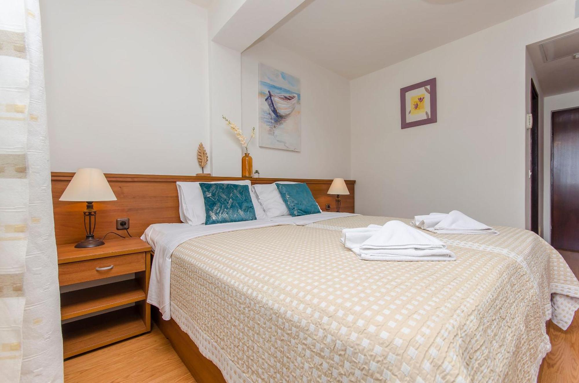 House Hotel Plava Laguna Tisno Exterior photo