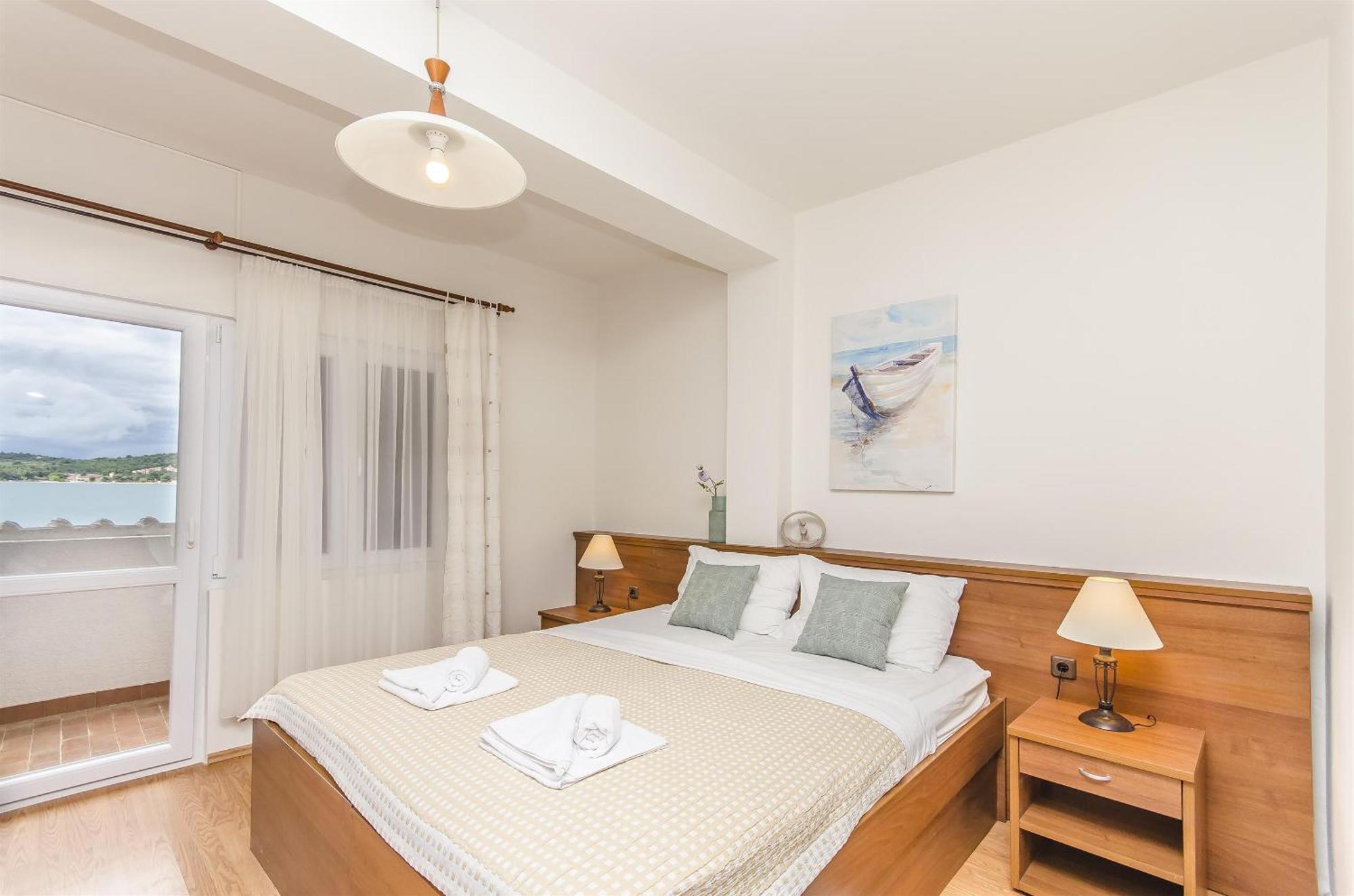 House Hotel Plava Laguna Tisno Exterior photo