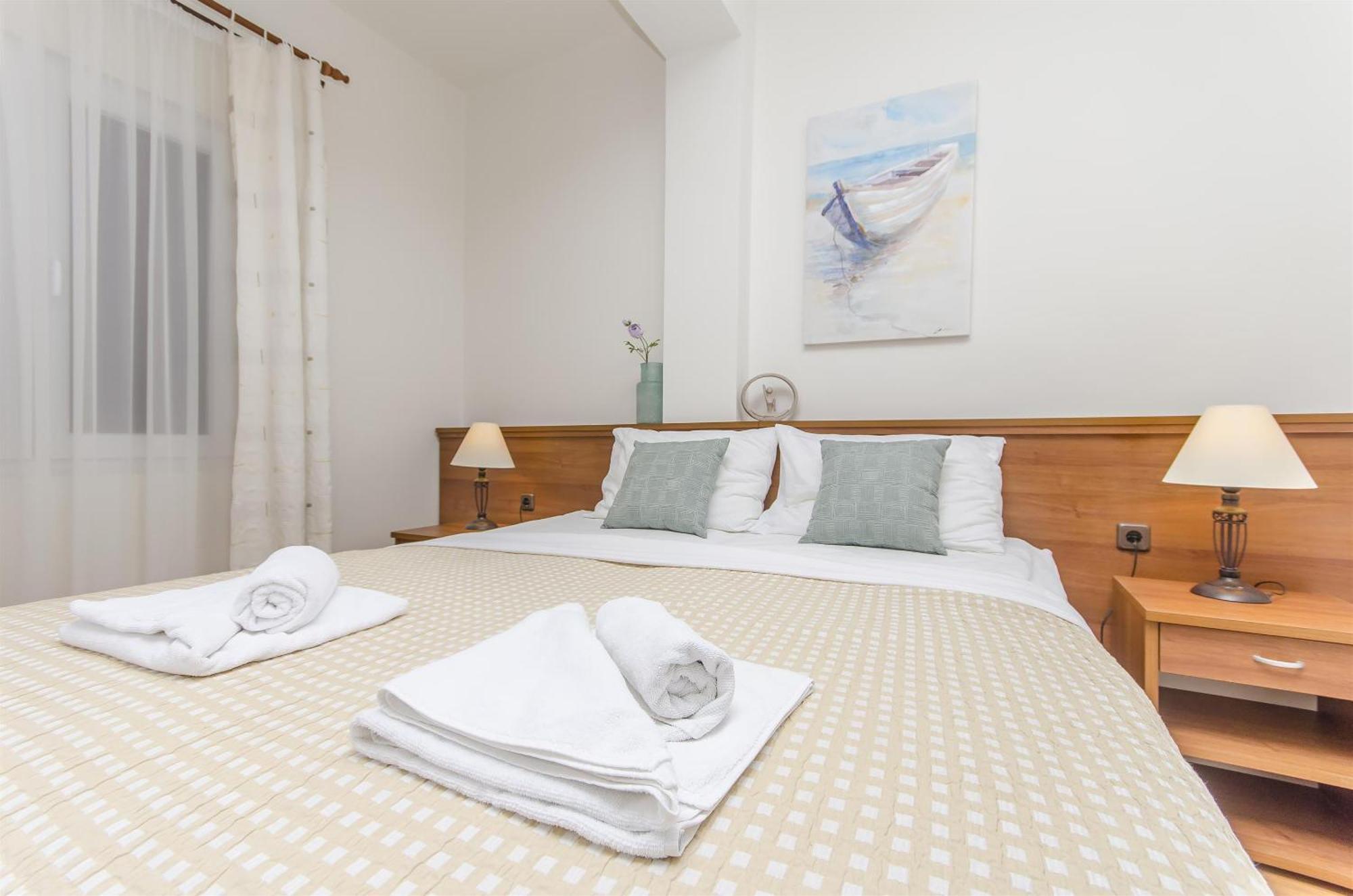 House Hotel Plava Laguna Tisno Exterior photo